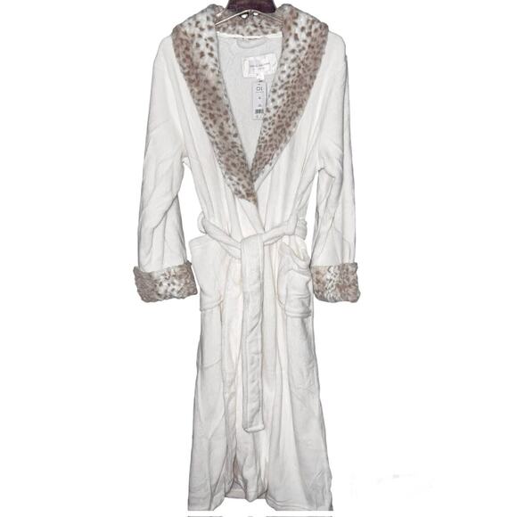 CAROLE HOCHMAN WHITE PLUSH ROBE ANIMAL PRINT TRIM SZ M / MEDIUM NWT SOFT - Picture 2 of 5